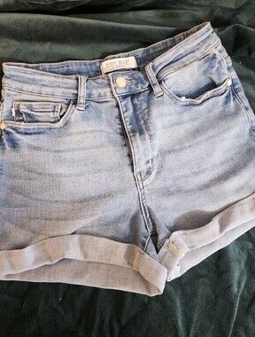 Judy Blue Women's Blue Denim Jean Shorts Medium Wash Cuffed Size 26 Stretch